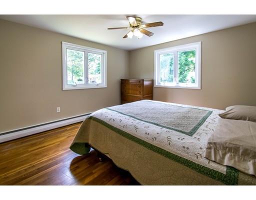 28 Carney Road,Enfield,Connecticut 06082,3 Bedrooms Bedrooms,1 BathroomBathrooms,Single family,Carney Road,72355345