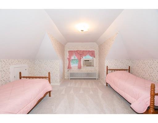 161 Walnut Street,Dedham,Massachusetts 02026,4 Bedrooms Bedrooms,1 BathroomBathrooms,Single family,Walnut Street,72368176