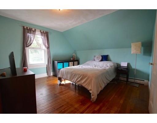 28 B Street Plce,Lynn,Massachusetts 01905,3 Bedrooms Bedrooms,2 BathroomsBathrooms,Single family,B Street Plce,72399074