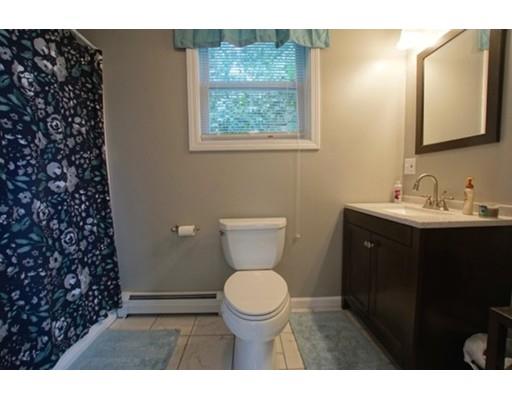 28 B Street Plce,Lynn,Massachusetts 01905,3 Bedrooms Bedrooms,2 BathroomsBathrooms,Single family,B Street Plce,72399074