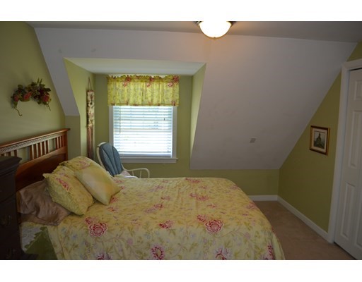 1698 Parker St, Springfield, Massachusetts 01128, 2 Bedrooms Bedrooms, ,1 BathroomBathrooms,Single family,For Sale,Parker St,73001342