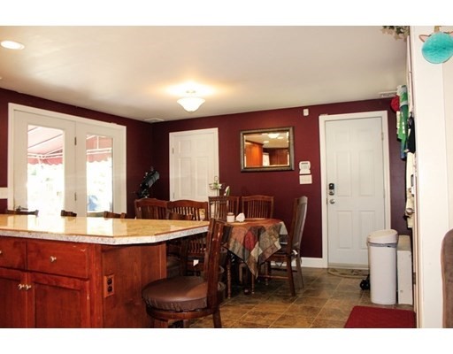 46 Quaker Ln, Rochester, Massachusetts 02770, 3 Bedrooms Bedrooms, ,2 BathroomsBathrooms,Single family,For Sale,Quaker Ln,73020294