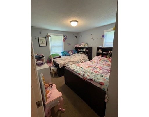 46 Quaker Ln, Rochester, Massachusetts 02770, 3 Bedrooms Bedrooms, ,2 BathroomsBathrooms,Single family,For Sale,Quaker Ln,73020294
