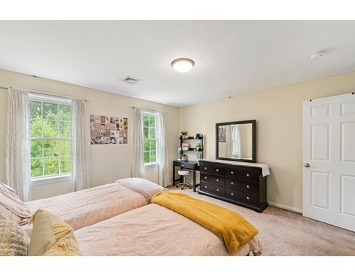 3 Saddlebrook Lane, Plainville, Massachusetts 02762, 4 Bedrooms Bedrooms, ,2 BathroomsBathrooms,Single family,For Sale,Saddlebrook Lane,73025019