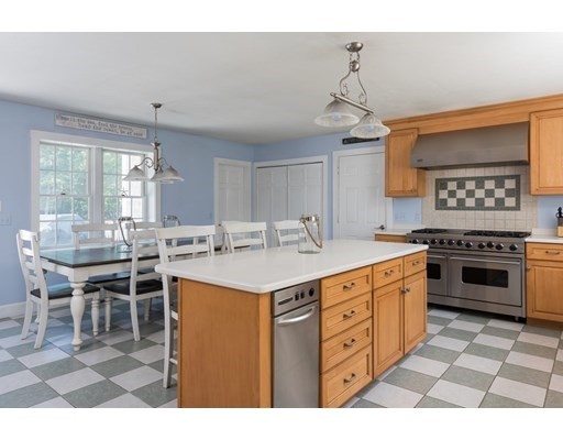 125 Lakeview Dr, Barnstable, Massachusetts 02632, 3 Bedrooms Bedrooms, ,2 BathroomsBathrooms,Single family,For Sale,Lakeview Dr,73019151