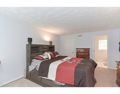 32 Riverhurst Rd, Billerica, Massachusetts 01821, 5 Bedrooms Bedrooms, ,3 BathroomsBathrooms,Single family,For Sale,Riverhurst Rd,73018903