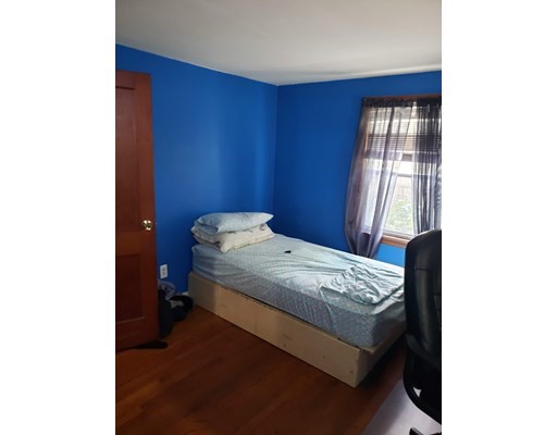 132 Miller St, Springfield, Massachusetts 01104, 4 Bedrooms Bedrooms, ,1 BathroomBathrooms,Single family,For Sale,Miller St,73019231