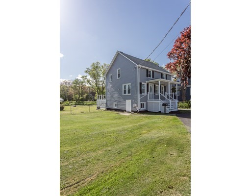 8 Perry St, Fairhaven, Massachusetts 02719, 3 Bedrooms Bedrooms, ,1 BathroomBathrooms,Single family,For Sale,Perry St,72986703
