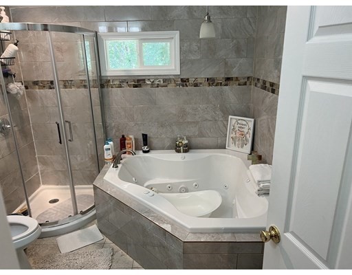 5 Argyle Rd, Randolph, Massachusetts 02368, 5 Bedrooms Bedrooms, ,2 BathroomsBathrooms,Single family,For Sale,Argyle Rd,73020552