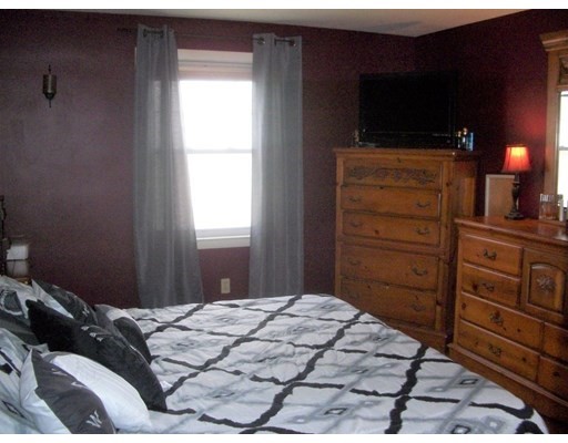49 Woodbine St, Attleboro, Massachusetts 02703, 2 Bedrooms Bedrooms, ,1 BathroomBathrooms,Single family,For Sale,Woodbine St,73027134