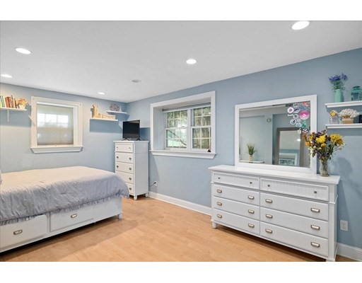 10 Blueberry Ln, Sturbridge, Massachusetts 01566, 4 Bedrooms Bedrooms, ,3 BathroomsBathrooms,Single family,For Sale,Blueberry Ln,73029930