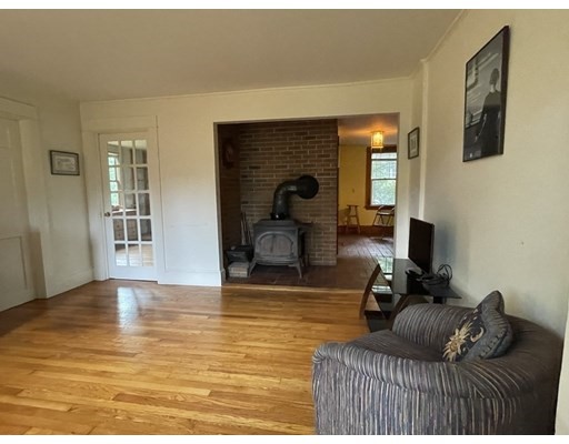 303 South St, Northampton, Massachusetts 01060, 4 Bedrooms Bedrooms, ,1 BathroomBathrooms,Single family,For Sale,South St,73027002