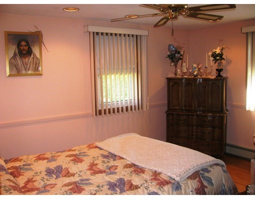 43 Kimberly Ln, Randolph, Massachusetts 02368, 3 Bedrooms Bedrooms, ,2 BathroomsBathrooms,Single family,For Sale,Kimberly Ln,72985488