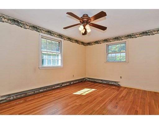 136 White St, Lunenburg, Massachusetts 01462, 3 Bedrooms Bedrooms, ,1 BathroomBathrooms,Single family,For Sale,White St,73043207