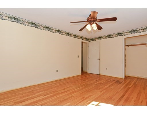 136 White St, Lunenburg, Massachusetts 01462, 3 Bedrooms Bedrooms, ,1 BathroomBathrooms,Single family,For Sale,White St,73043207