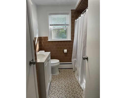 21 Lafayette St, Bellingham, Massachusetts 02019, 3 Bedrooms Bedrooms, ,1 BathroomBathrooms,Single family,For Sale,Lafayette St,73043403