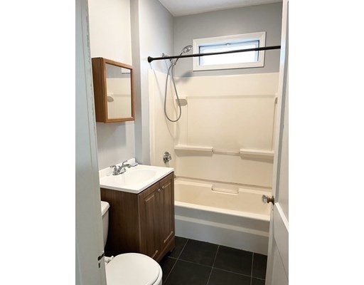 70 Darrow St, Quincy, Massachusetts 02169, 2 Bedrooms Bedrooms, ,1 BathroomBathrooms,Residential Rental,For Sale,Darrow St,73043510
