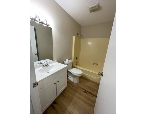 340 Sunderland Rd, Worcester, Massachusetts 01604, ,2 BathroomsBathrooms,Condominium/co-op,For Sale,Sunderland Rd,73043570